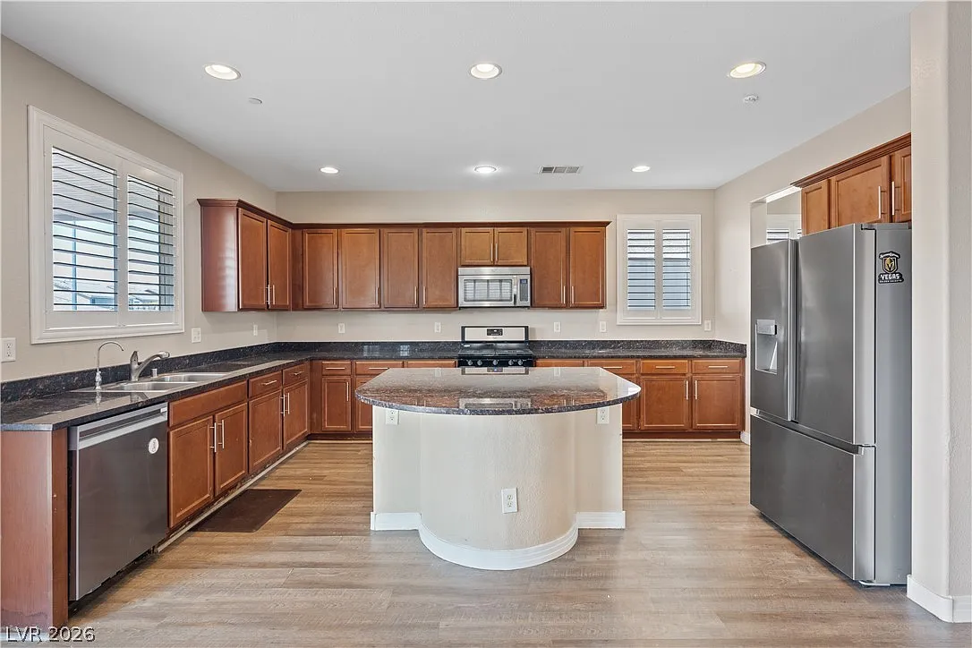 4 bed, 2.5 bath, 2593 sqft, $2,550 — Photo 4