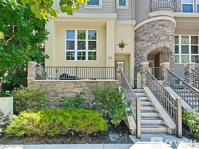 3 bed, 2.5 bath, 1740 sqft, $5,370 — Photo 1
