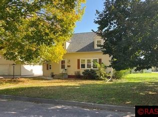 403 N 7th St, Saint Peter, MN 56082