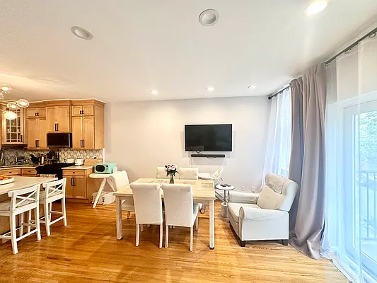 Rented by Dwell Residential Inc | media 4