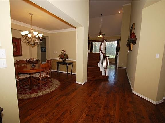 3rd image of 2112 Whitney Ln