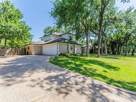 3rd image of 9012 Kingswood Pl
