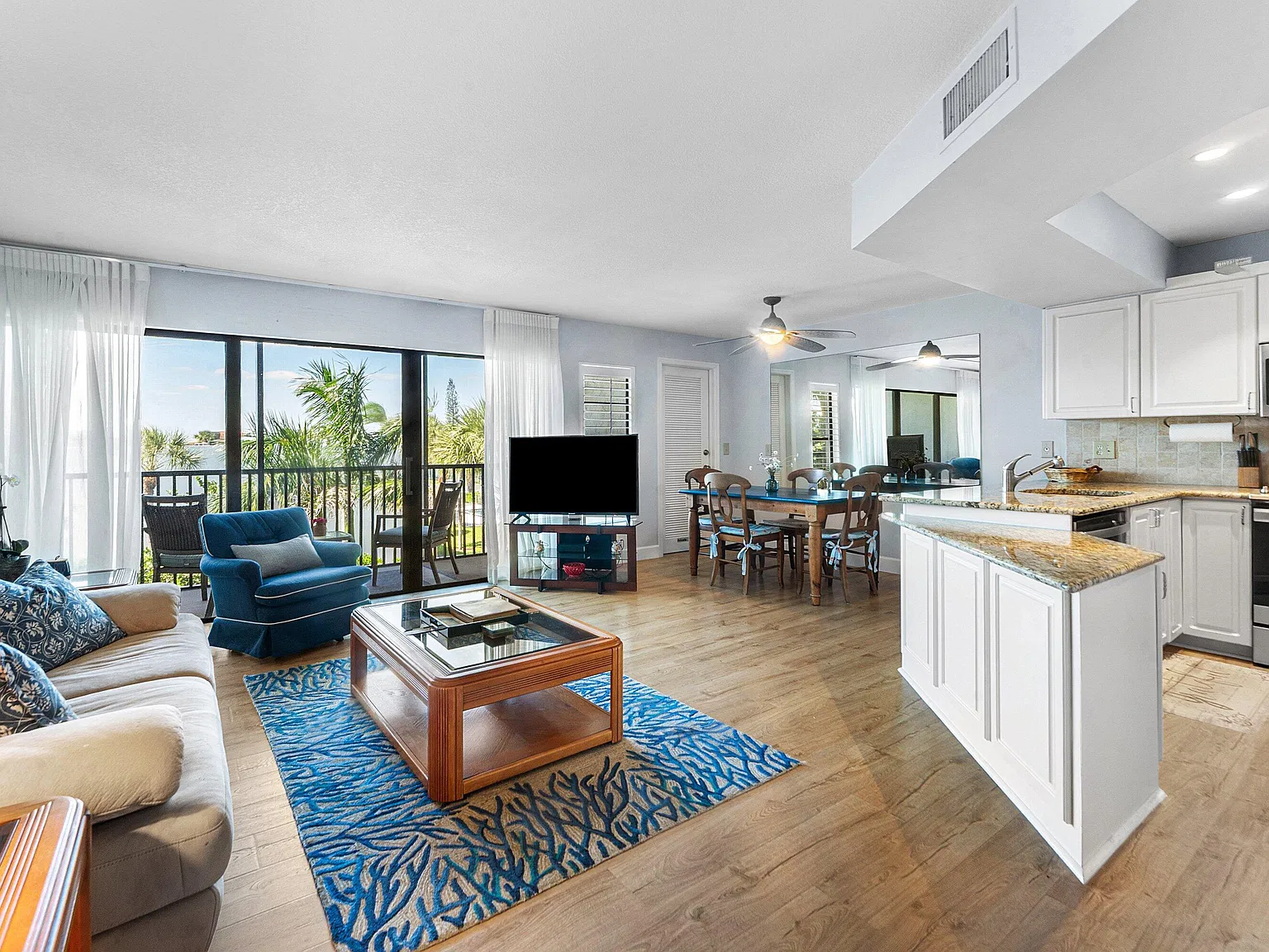 2 bed, 2.0 bath, 1200 sqft, $3,200 — Photo 1