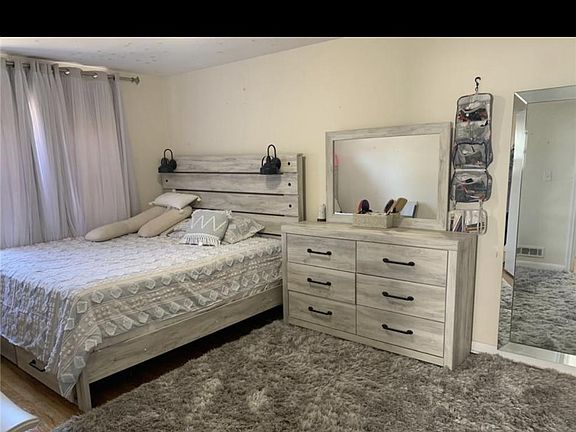 5th image of 4185 E Tremont Ave #2A