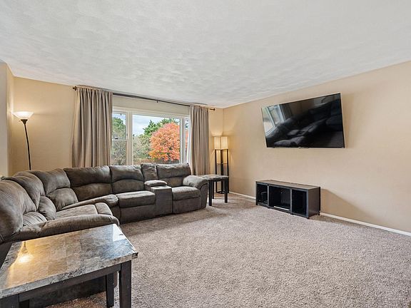 3rd image of 70 Aspen Highland Pl