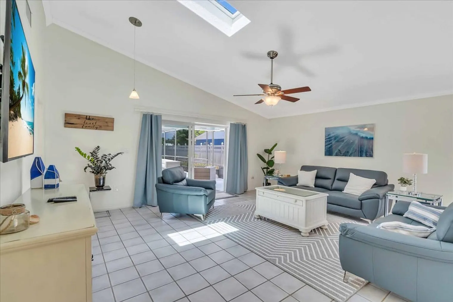 3 bed, 2.0 bath, $5,842 — Photo 3