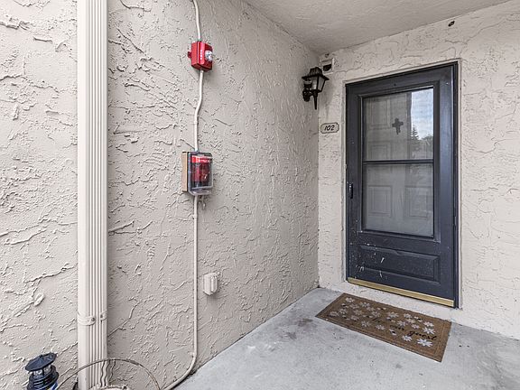3rd image of 2587 Cyprus Dr APT 102