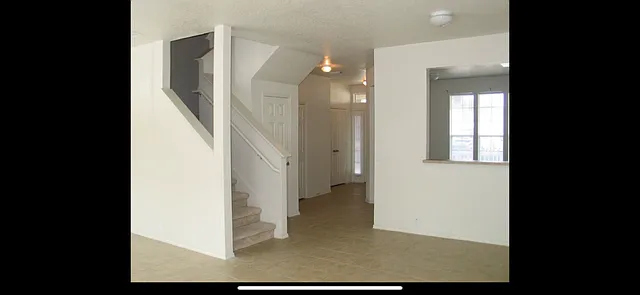 Building Photo - 2114 Village Crossing Trl