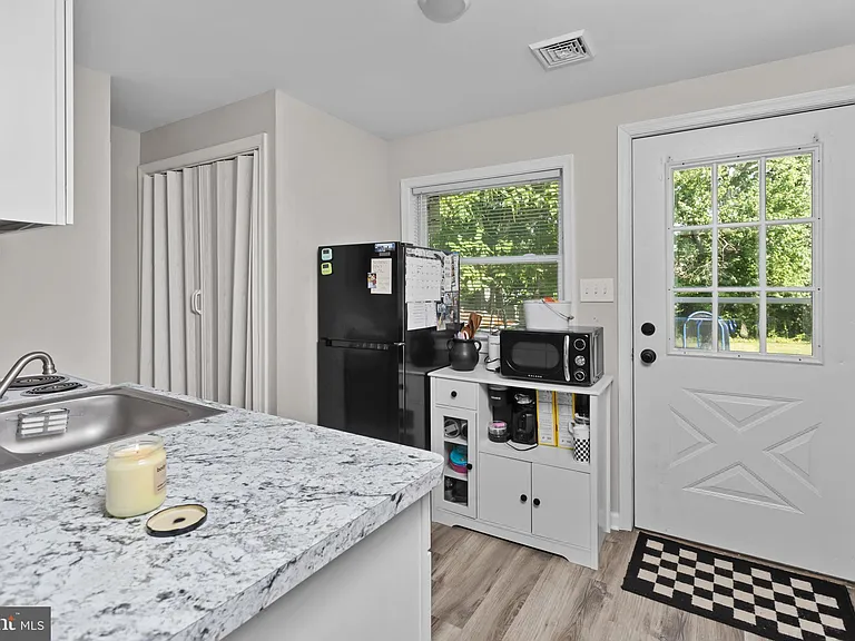 325 W Evergreen Ave — Photo 12