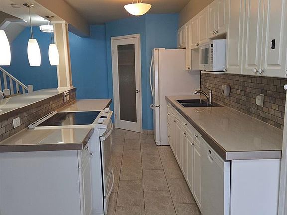 2nd image of UNIT 17-1292 Gordon ROAD