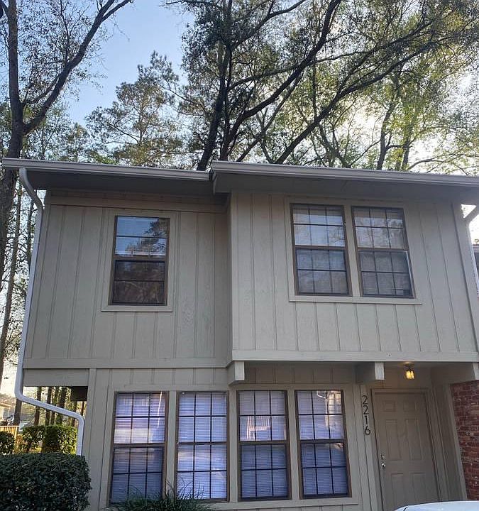 1st image of 2216 Timberwood Cir N