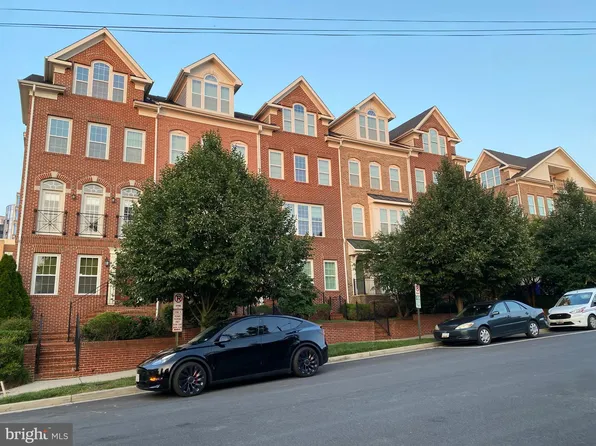 813 N Woodrow St, Arlington, VA 22203