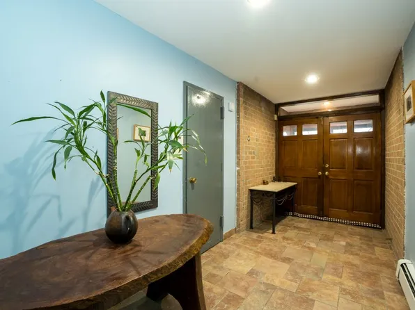 3056 Independence Avenue image 3 of 40