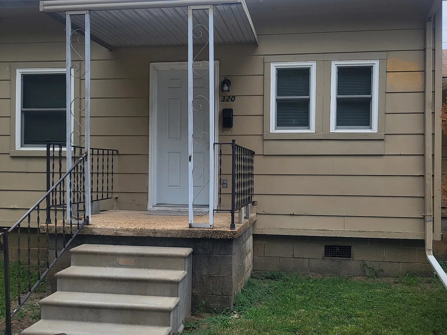 2 bed, 700 sqft, $800 — Photo 1
