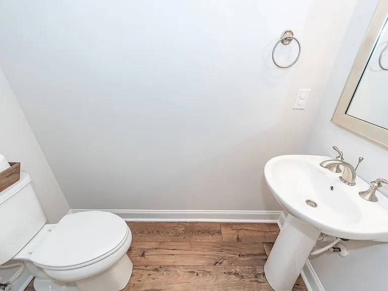 121 Hawthorne Landing Dr — Photo 5