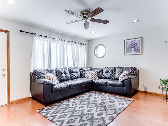 3rd image of 222 Cypress Dr
