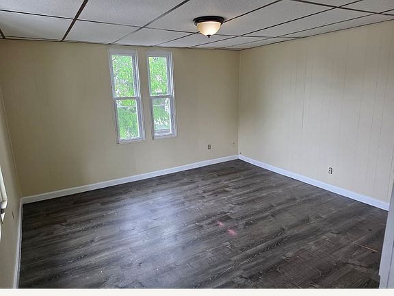 3rd image of 16-18 Hedley Ave #3