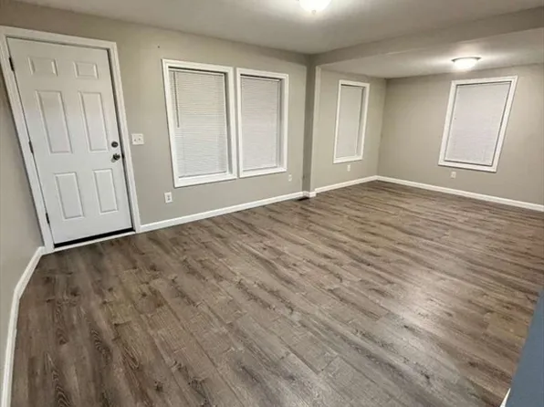 7 Noel St, Springfield, MA 01108