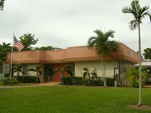 CLUB HOUSE