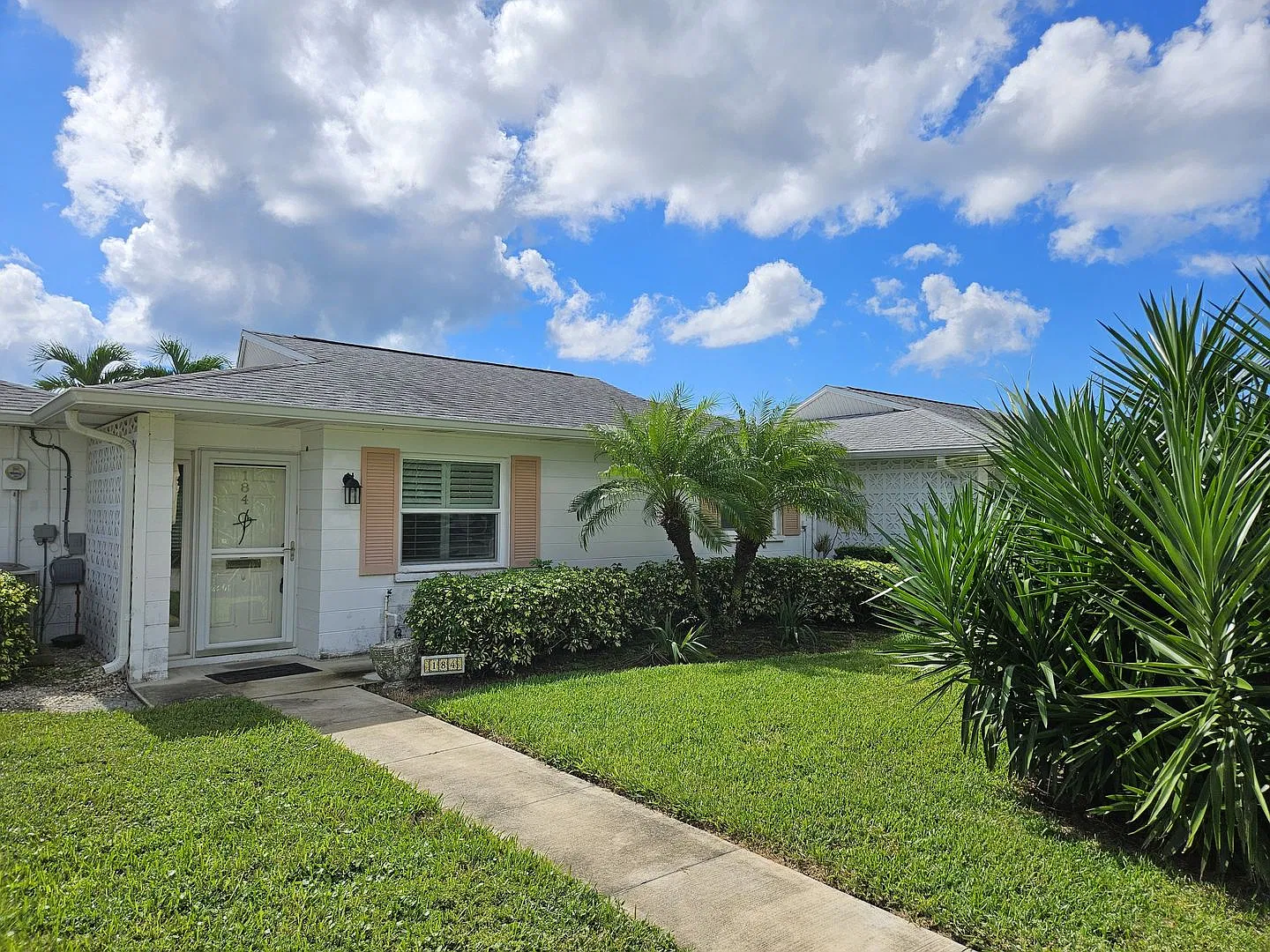 Annual unfurnished 55+ Community! Beach Manor Villas on Venice Island! — Photo 1