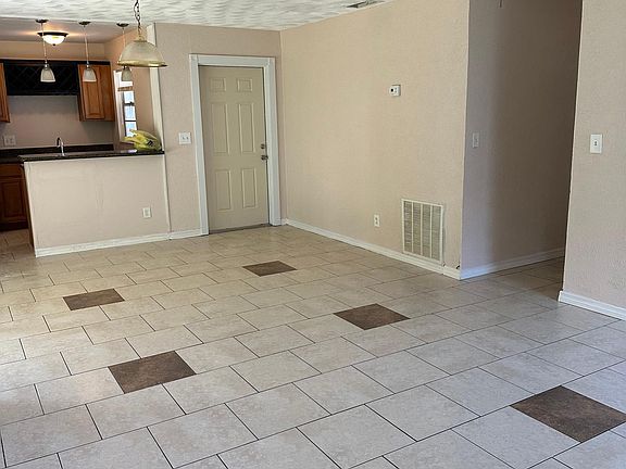 4th image of 617 Willie Dr