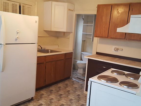 4th image of 16 Hallock Ave #1