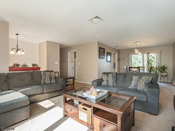 3rd image of 12 Linda Ln