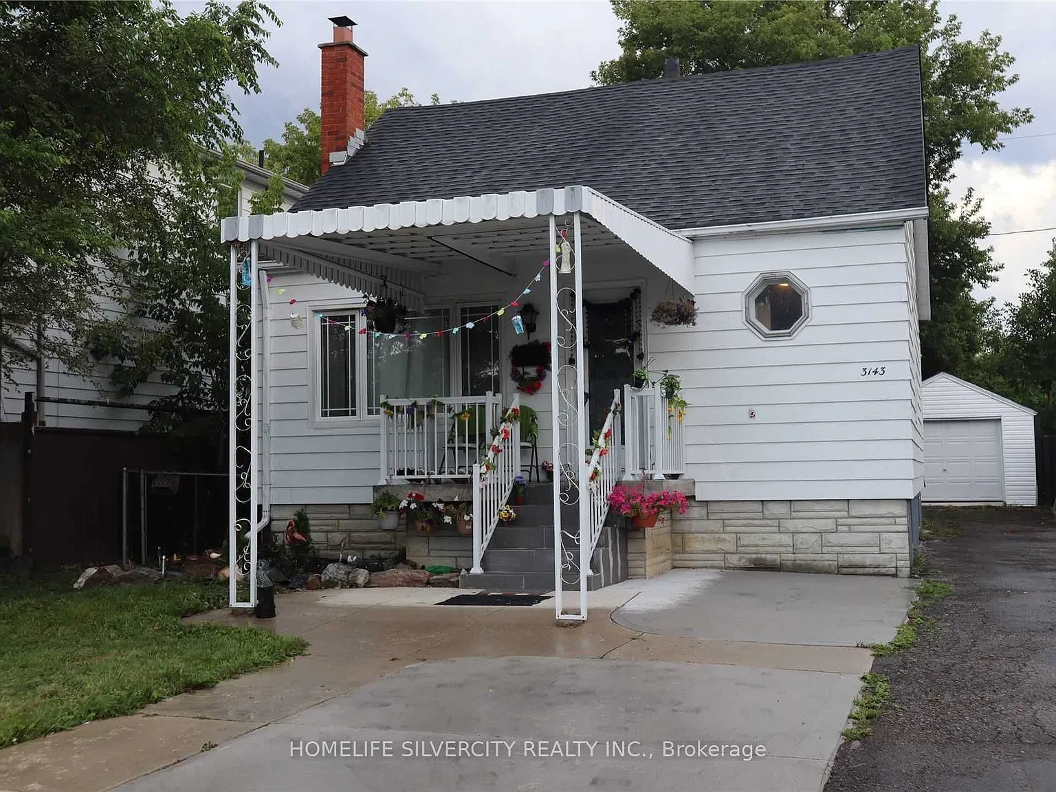 4 bed, $3,200 — Photo 1
