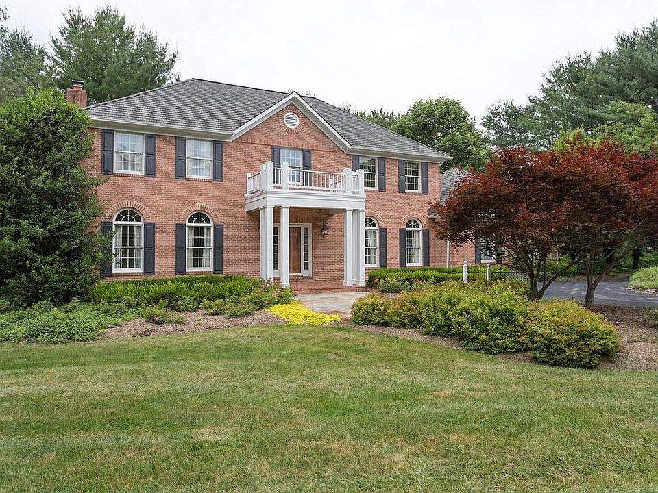 1st image of 784 Stephanie Cir