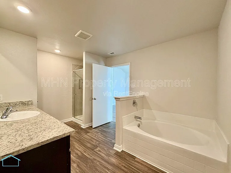 10950 Chippewa Trce — Photo 26
