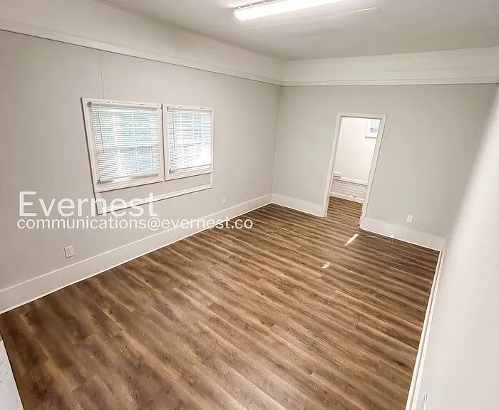 203 Pinetree Dr — Photo 4
