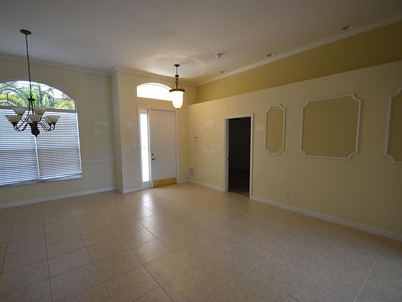 4th image of 2371 SE Leithgow St