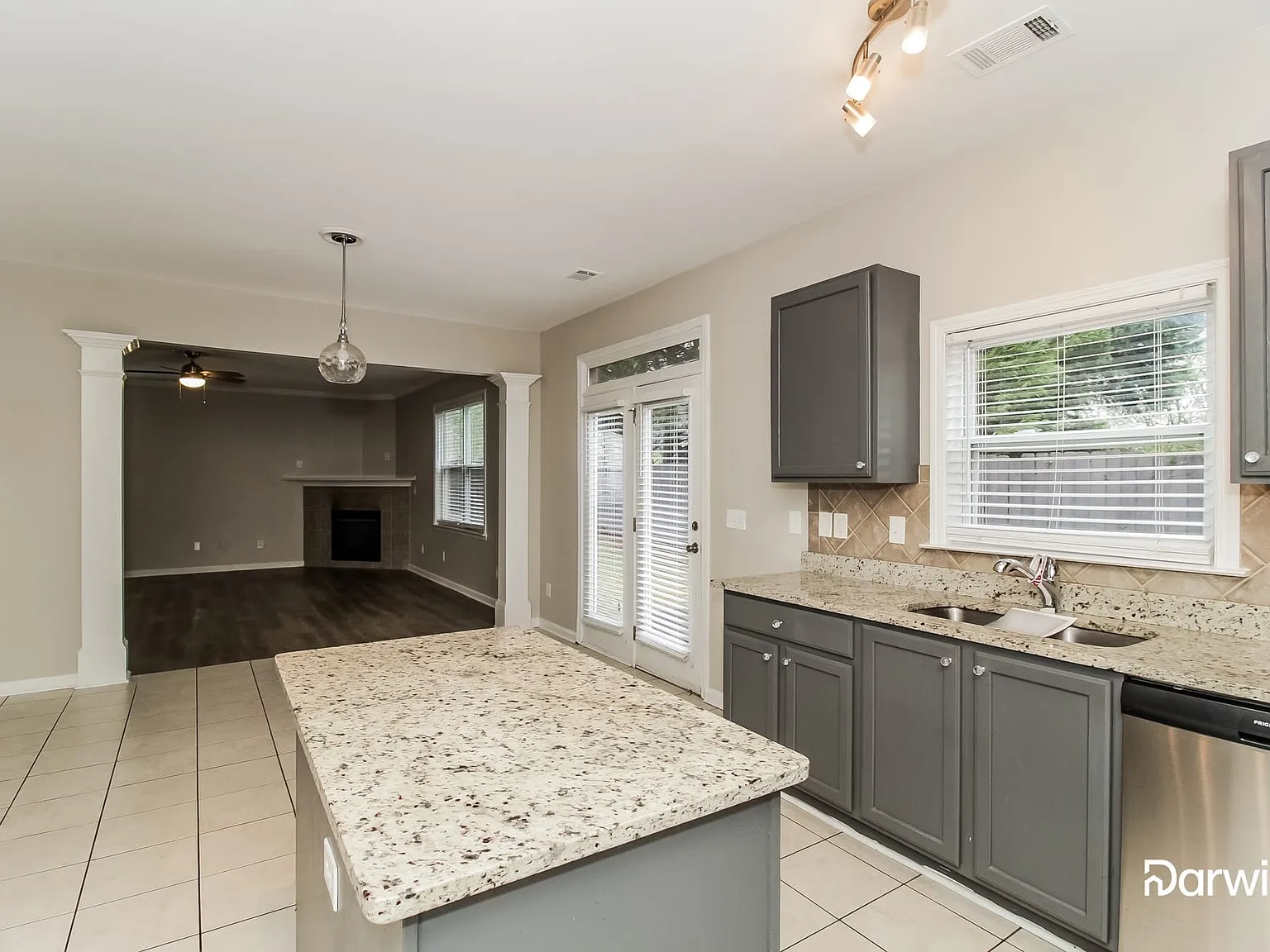 4 bed, 3.5 bath, 3379 sqft, $2,595 — Photo 3