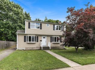 19 Plymouth Dr, Massapequa, NY 11758