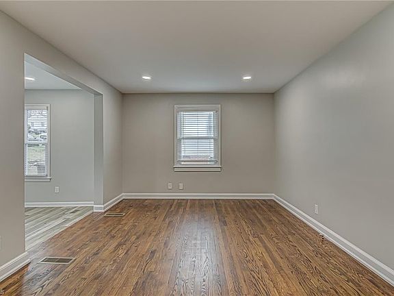 3rd image of 2307 Albright Dr