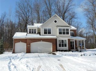 2550 Nottingham Ct, White Lake, MI 48383