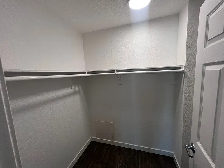 River House Apartments — Photo 42