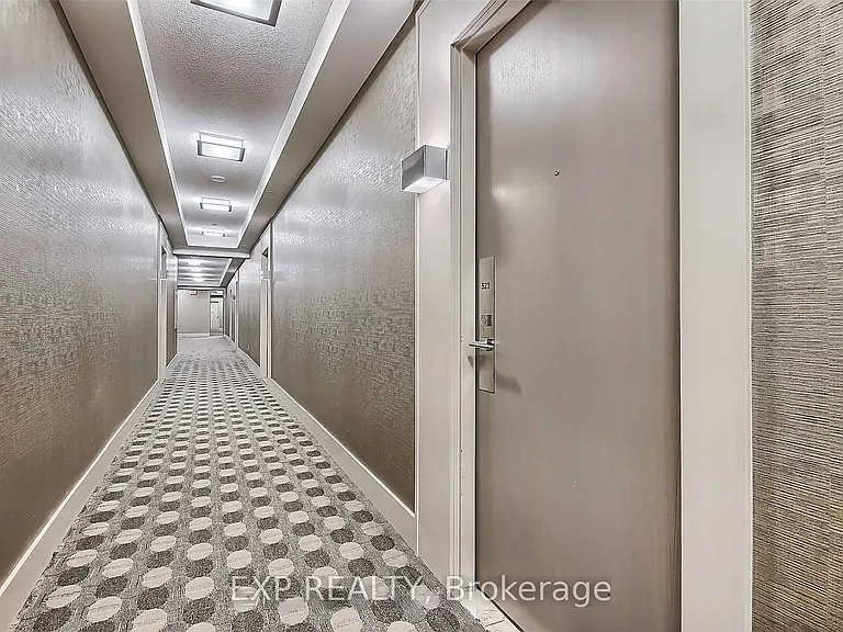 7167 Yonge St #523 — Photo 5