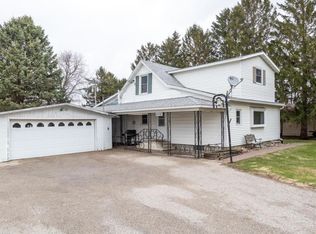 466 W 5th St, Saint Charles, MN 55972