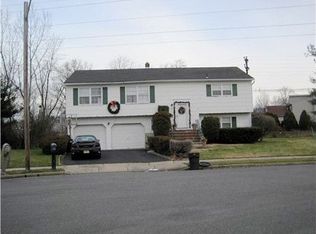 5 Stratford Cir, Edison, NJ