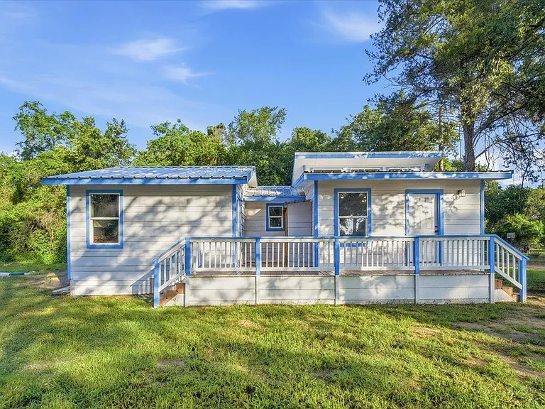 877 Yaupon Dr — Photo 5