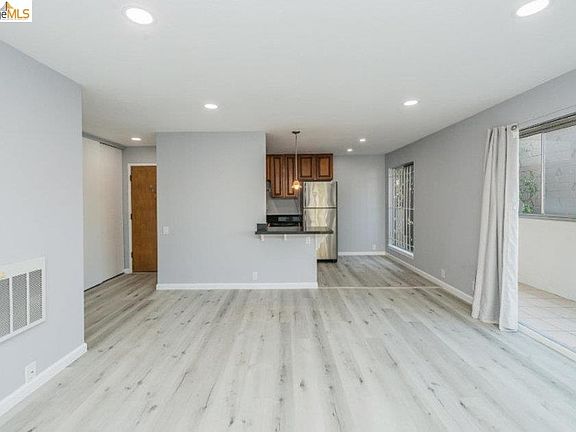 5th image of 4099 Howe St APT 102