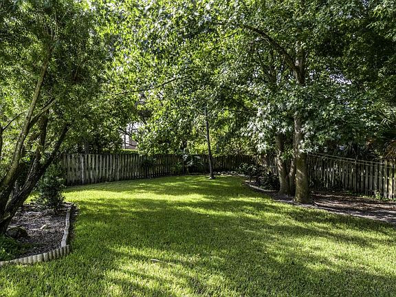 4th image of 5 Lake Meadow Way