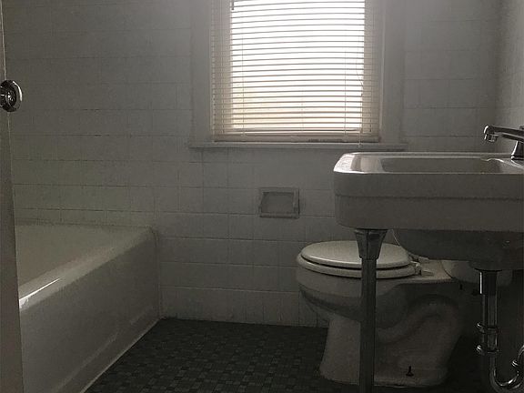3rd image of 9144 S Bishop St #2