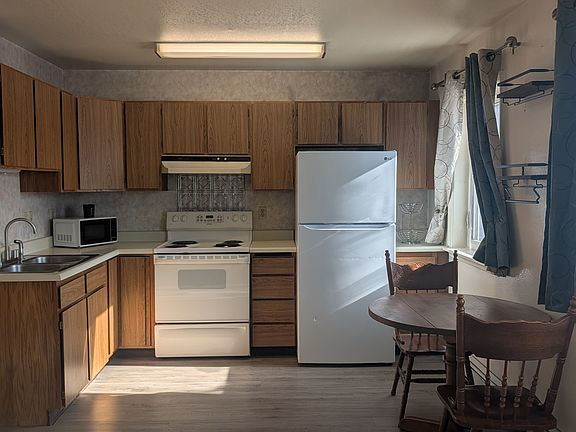 2nd image of 1420 Lacey St #2