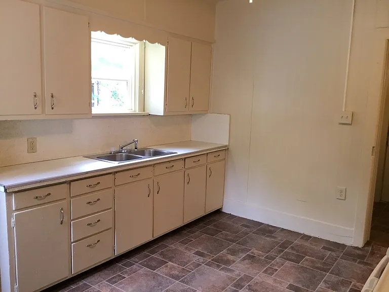618 S 8th St — Photo 5