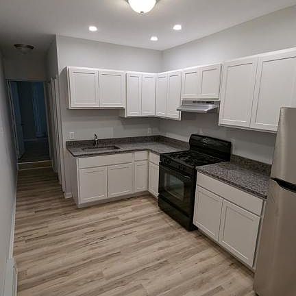 2nd image of 617 W 6th St Unit 617
