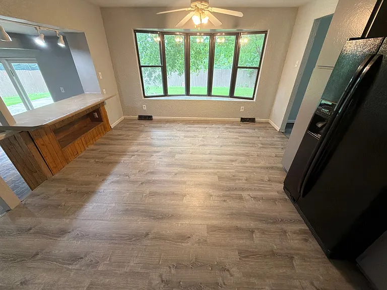 213 Berkshire Dr — Photo 3
