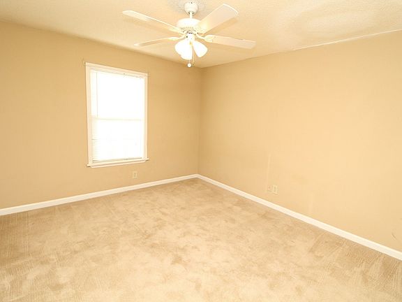 4th image of 704 Peachers Dr