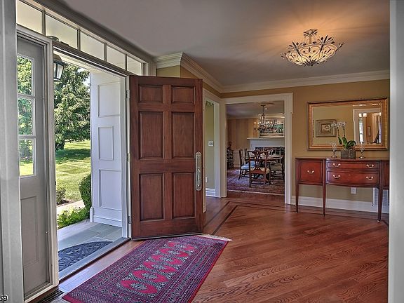 4th image of 60 Peachcroft Dr
